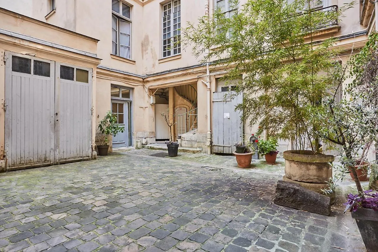 Apartment Ile Saint Louis By Studio Prestige Paris